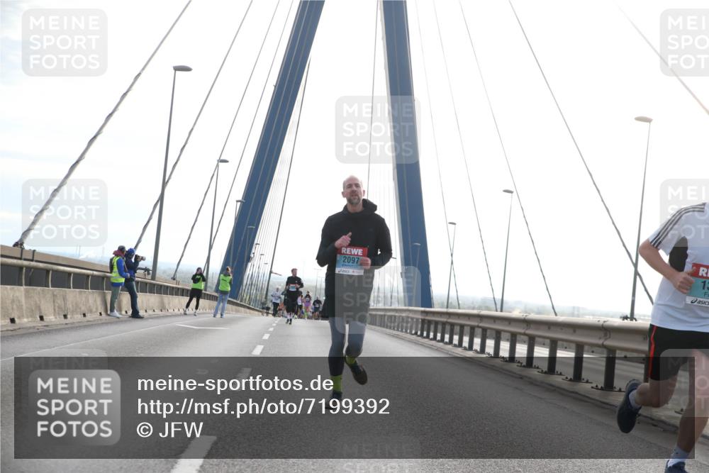 03.10.2024 - Köhlbrandbrückenlauf Jannik Wohlers http://msf.ph/oto/7199392 03.10.2024 09:20:02 Position 1 2097, 13 meine-sportfotos.de