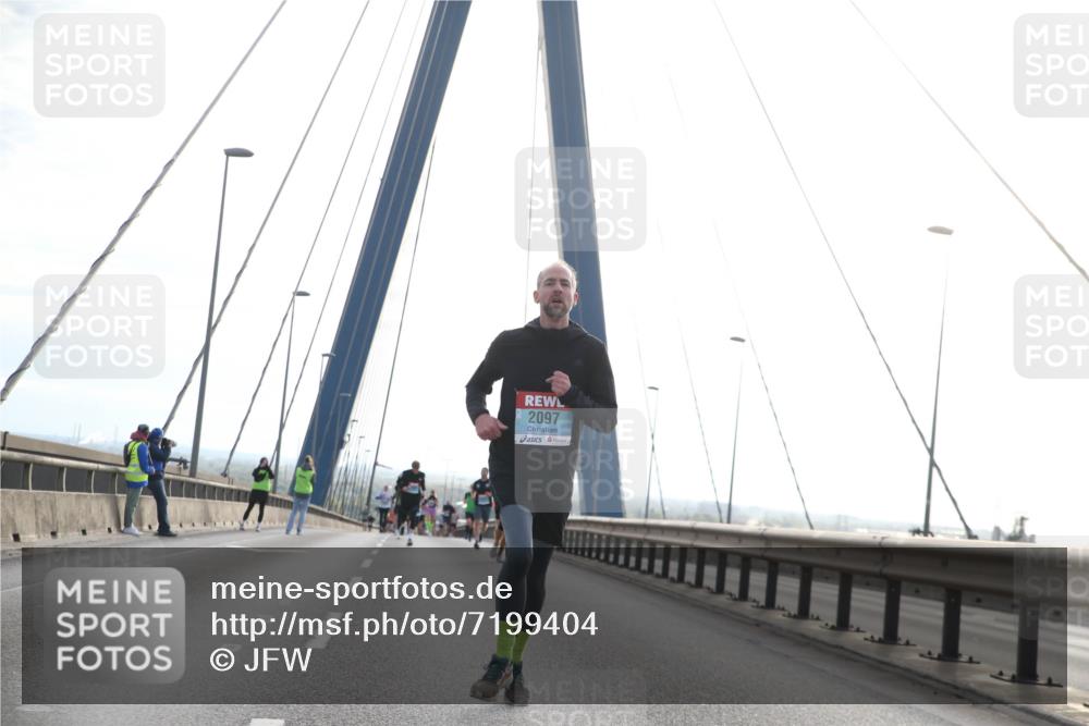 03.10.2024 - Köhlbrandbrückenlauf Jannik Wohlers http://msf.ph/oto/7199404 03.10.2024 09:20:03 Position 1 2097 meine-sportfotos.de