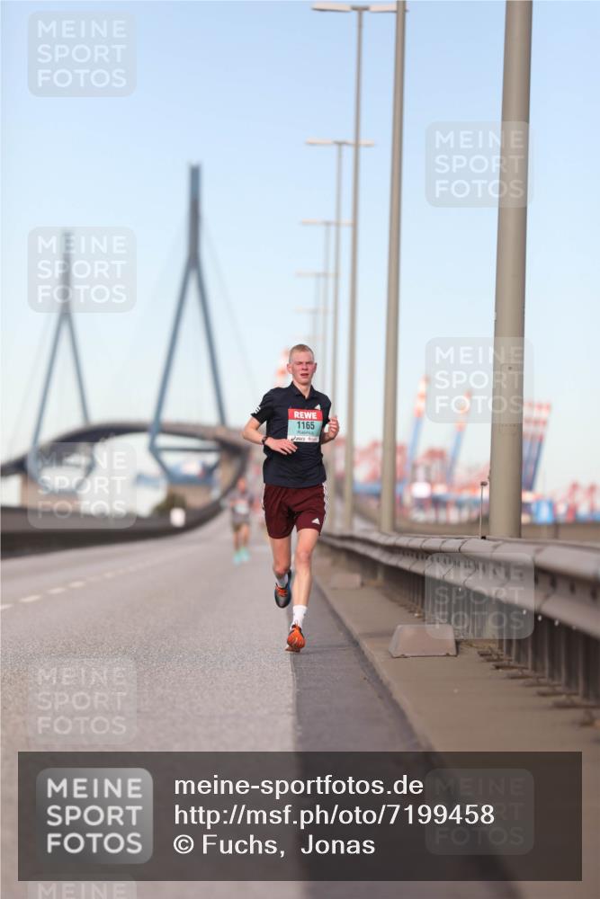 03.10.2024 - Köhlbrandbrückenlauf Fuchs,  Jonas http://msf.ph/oto/7199458 03.10.2024 09:38:30 Position 3 1165 meine-sportfotos.de