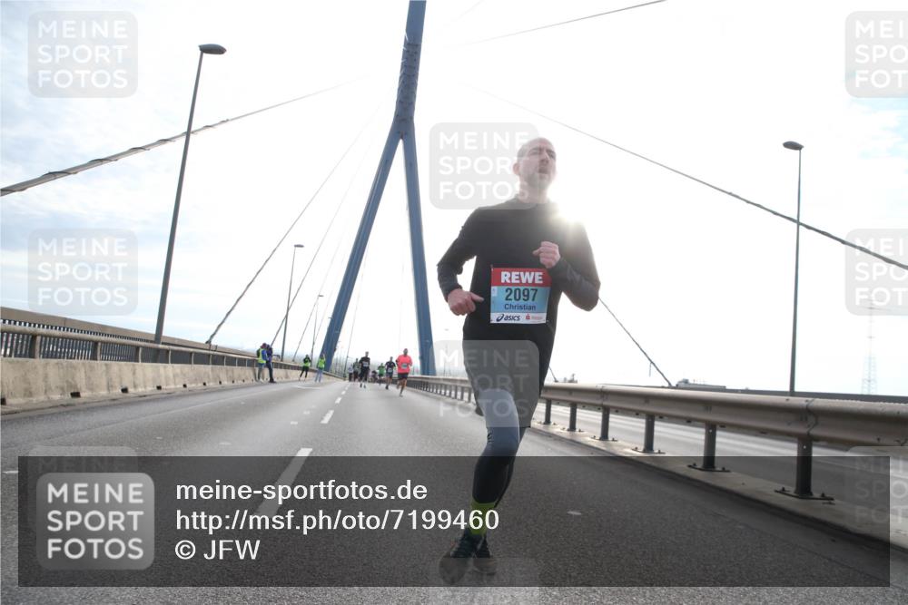 03.10.2024 - Köhlbrandbrückenlauf Jannik Wohlers http://msf.ph/oto/7199460 03.10.2024 09:20:04 Position 1 2097 meine-sportfotos.de