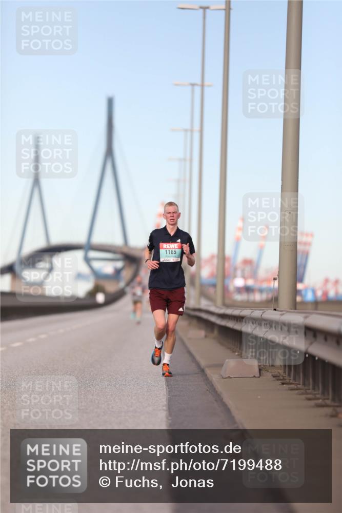 03.10.2024 - Köhlbrandbrückenlauf Fuchs,  Jonas http://msf.ph/oto/7199488 03.10.2024 09:38:31 Position 3 1165 meine-sportfotos.de