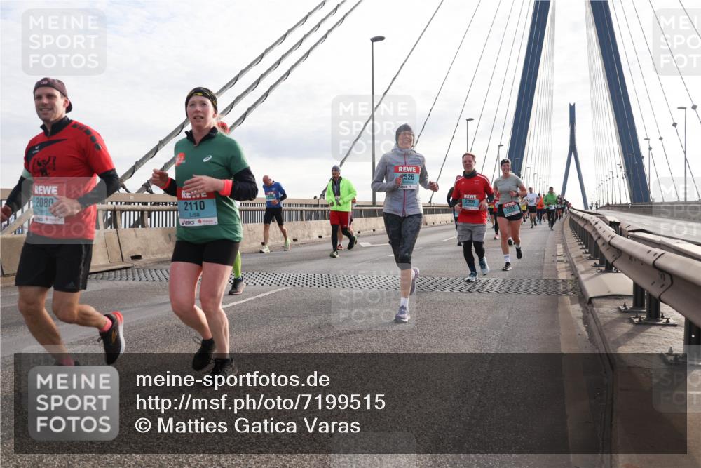 03.10.2024 - Köhlbrandbrückenlauf Matties Gatica Varas http://msf.ph/oto/7199515 03.10.2024 09:29:35 Position 2 2080, 2110, 2526, 2006, 2294 meine-sportfotos.de