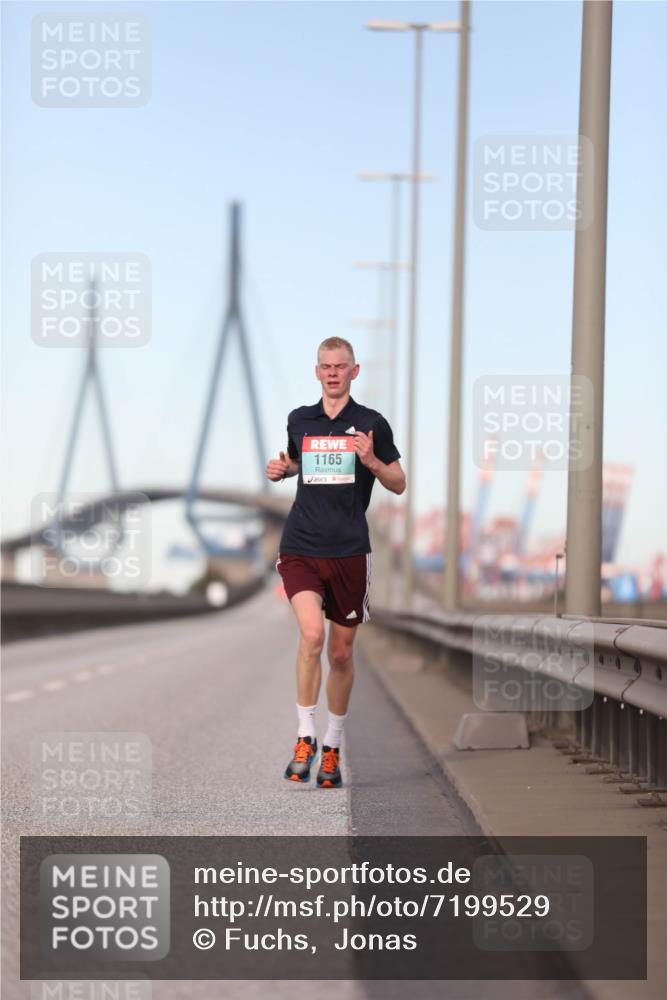 03.10.2024 - Köhlbrandbrückenlauf Fuchs,  Jonas http://msf.ph/oto/7199529 03.10.2024 09:38:32 Position 3 1165 meine-sportfotos.de