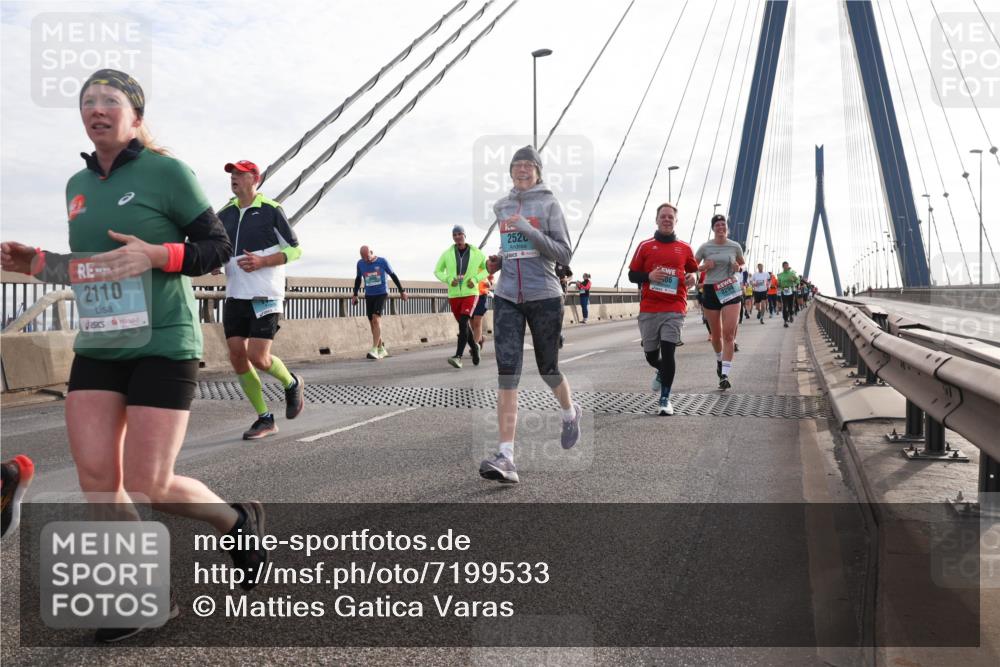 03.10.2024 - Köhlbrandbrückenlauf Matties Gatica Varas http://msf.ph/oto/7199533 03.10.2024 09:29:36 Position 2 2110, 252, 06, 2294 meine-sportfotos.de