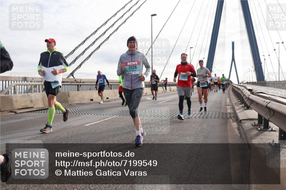 03.10.2024 - Köhlbrandbrückenlauf Matties Gatica Varas http://msf.ph/oto/7199549 03.10.2024 09:29:36 Position 2 2526, 2006, 2294 meine-sportfotos.de