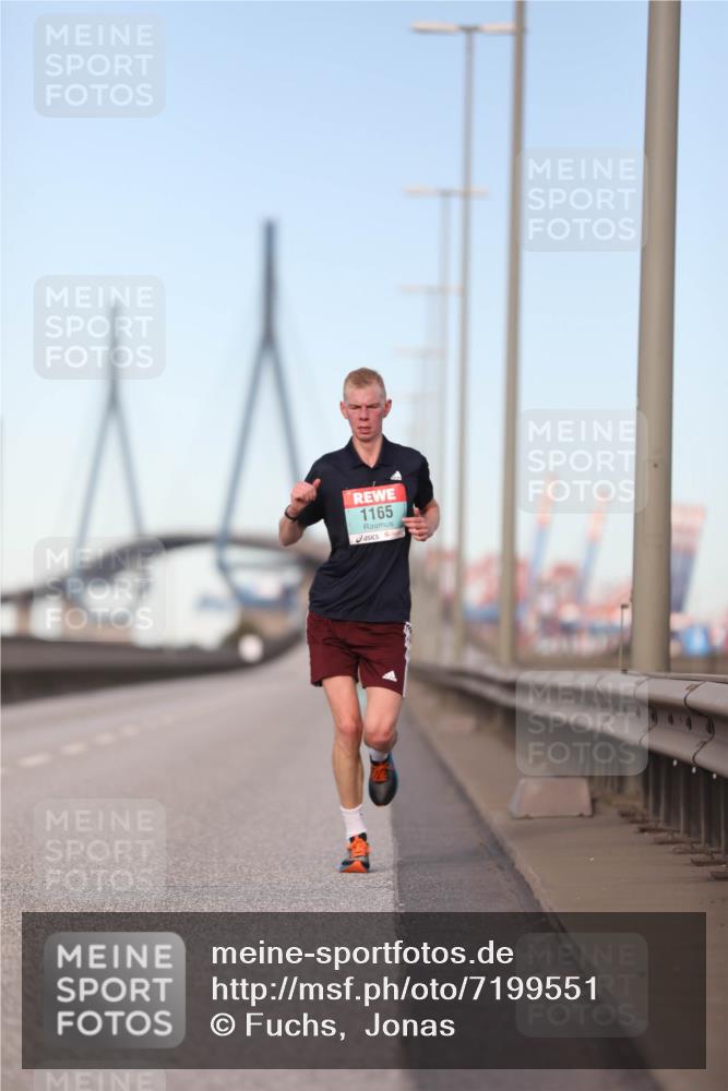 03.10.2024 - Köhlbrandbrückenlauf Fuchs,  Jonas http://msf.ph/oto/7199551 03.10.2024 09:38:32 Position 3 1165 meine-sportfotos.de