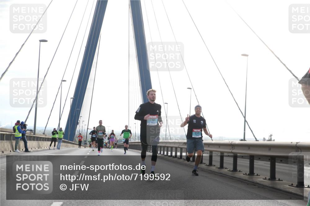 03.10.2024 - Köhlbrandbrückenlauf Jannik Wohlers http://msf.ph/oto/7199592 03.10.2024 09:20:10 Position 1 3399, 1141 meine-sportfotos.de