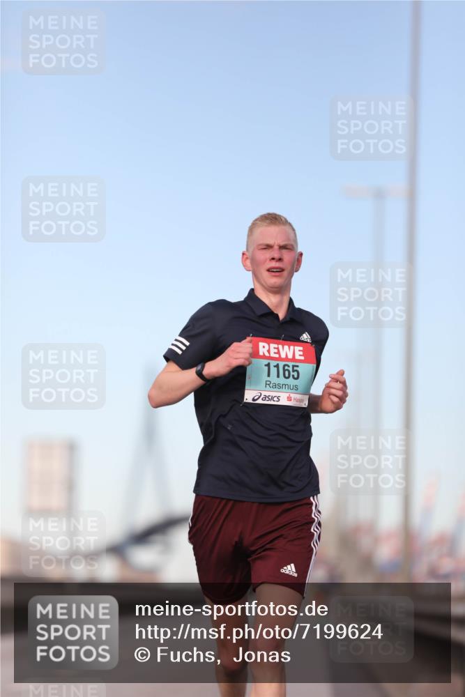 03.10.2024 - Köhlbrandbrückenlauf Fuchs,  Jonas http://msf.ph/oto/7199624 03.10.2024 09:38:35 Position 3 1165 meine-sportfotos.de