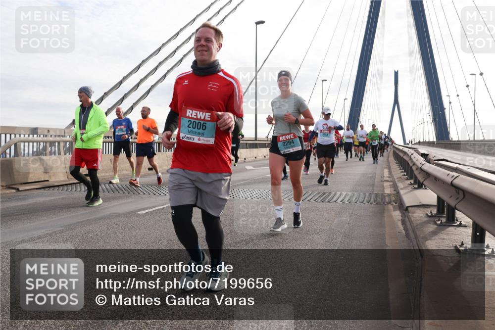 03.10.2024 - Köhlbrandbrückenlauf Matties Gatica Varas http://msf.ph/oto/7199656 03.10.2024 09:29:37 Position 2 2636, 2006, 2294, 3253 meine-sportfotos.de