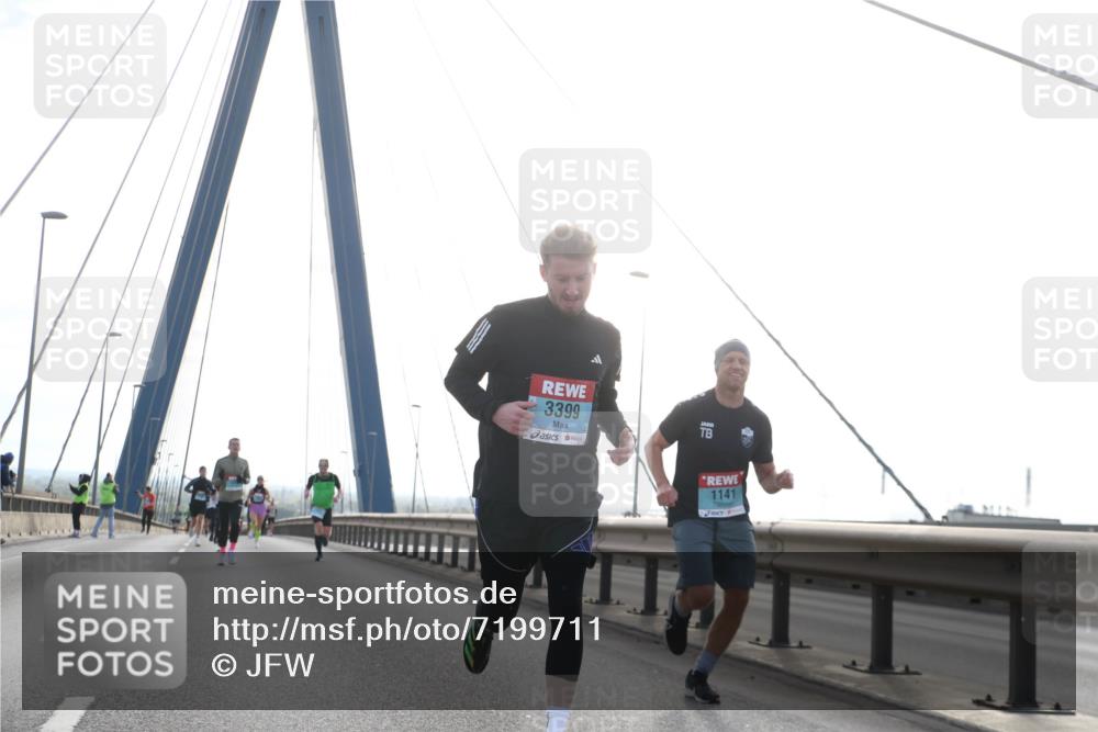 03.10.2024 - Köhlbrandbrückenlauf Jannik Wohlers http://msf.ph/oto/7199711 03.10.2024 09:20:11 Position 1 3399, 1141 meine-sportfotos.de