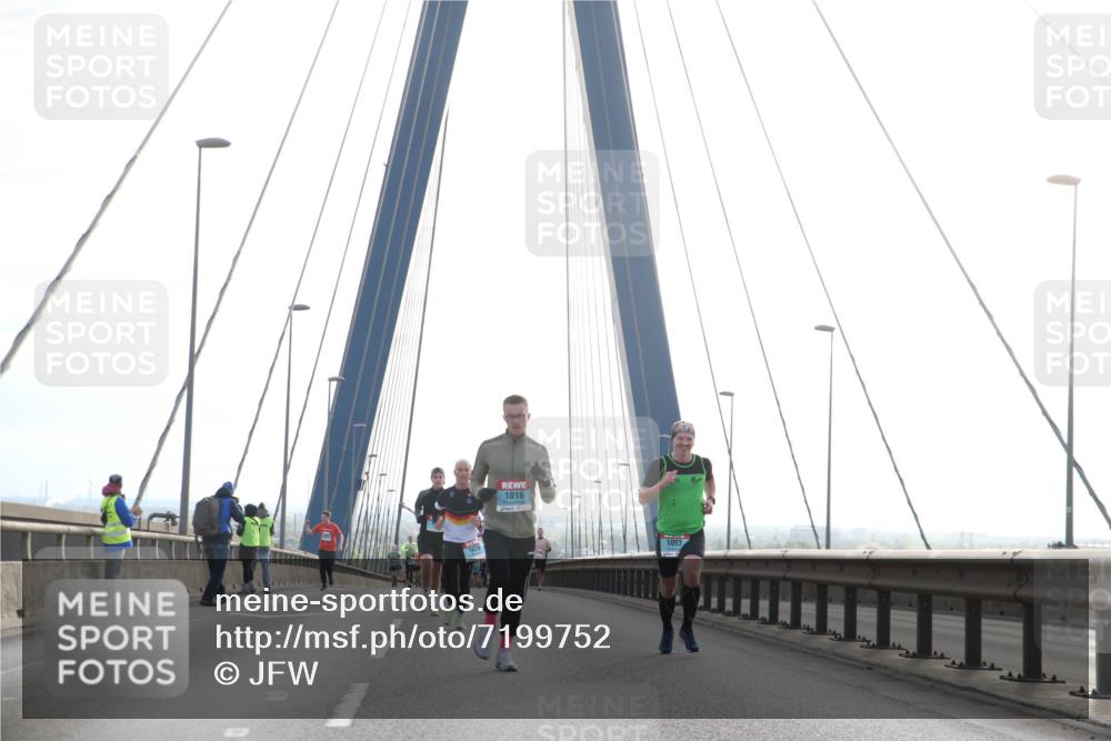 03.10.2024 - Köhlbrandbrückenlauf Jannik Wohlers http://msf.ph/oto/7199752 03.10.2024 09:20:14 Position 1 1016, 1053 meine-sportfotos.de