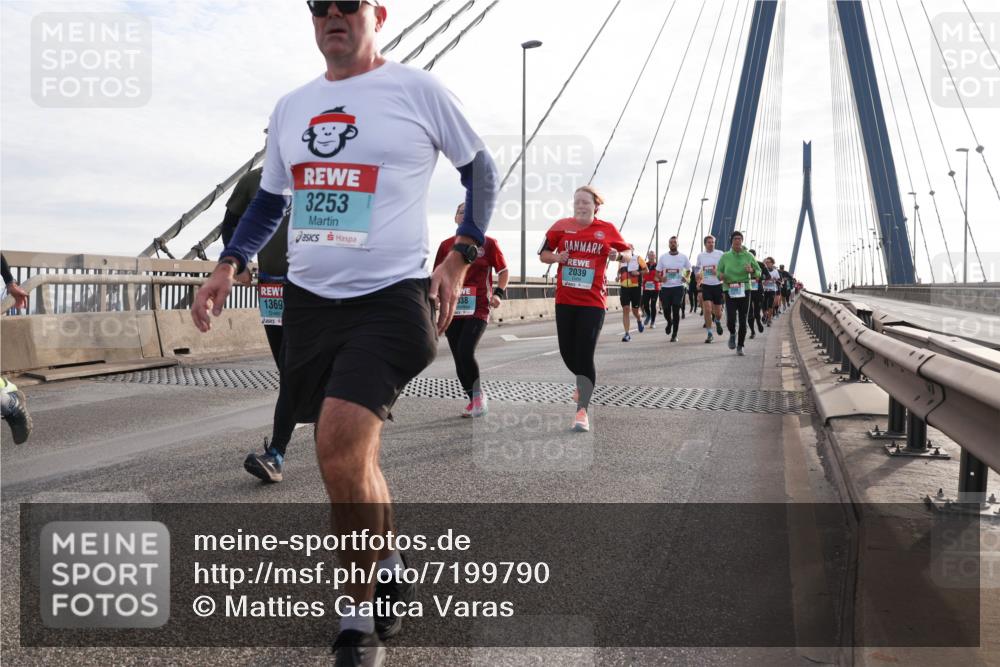 03.10.2024 - Köhlbrandbrückenlauf Matties Gatica Varas http://msf.ph/oto/7199790 03.10.2024 09:29:40 Position 2 3253, 38, 2039 meine-sportfotos.de