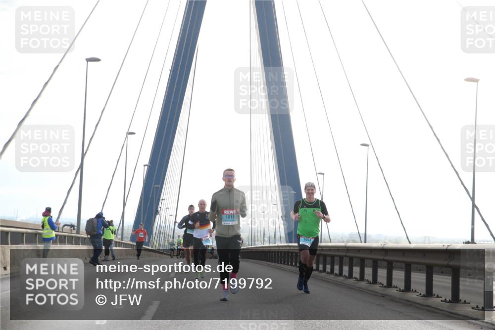 03.10.2024 - Köhlbrandbrückenlauf Jannik Wohlers http://msf.ph/oto/7199792 03.10.2024 09:20:14 Position 1 1016, 1053 meine-sportfotos.de