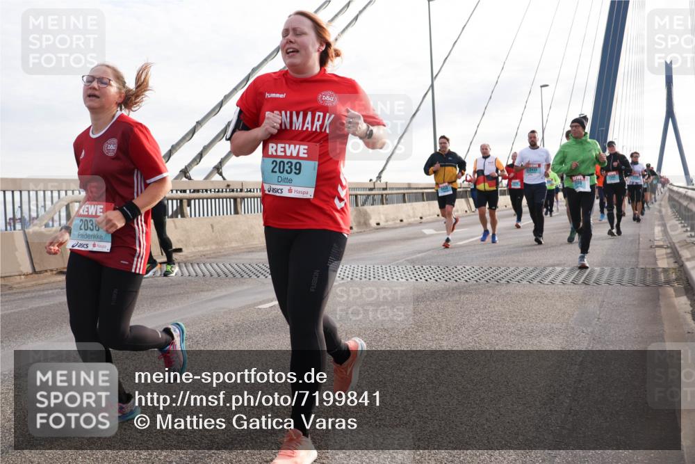03.10.2024 - Köhlbrandbrückenlauf Matties Gatica Varas http://msf.ph/oto/7199841 03.10.2024 09:29:41 Position 2 2038, 2039, 2433 meine-sportfotos.de