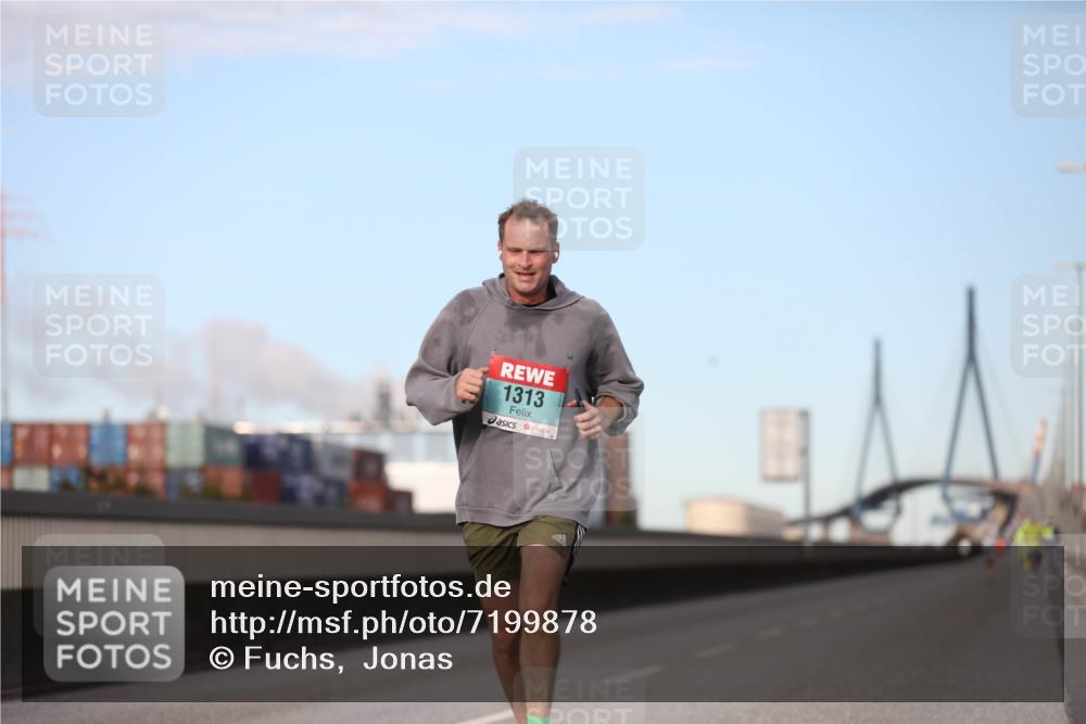 03.10.2024 - Köhlbrandbrückenlauf Fuchs,  Jonas http://msf.ph/oto/7199878 03.10.2024 09:38:52 Position 3 1313 meine-sportfotos.de