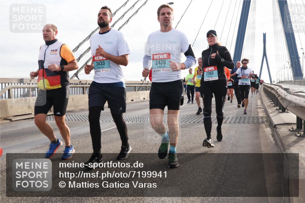 03.10.2024 - Köhlbrandbrückenlauf Matties Gatica Varas http://msf.ph/oto/7199941 03.10.2024 09:29:44 Position 2 2433, 2435, 2350, 2502, 2128 meine-sportfotos.de