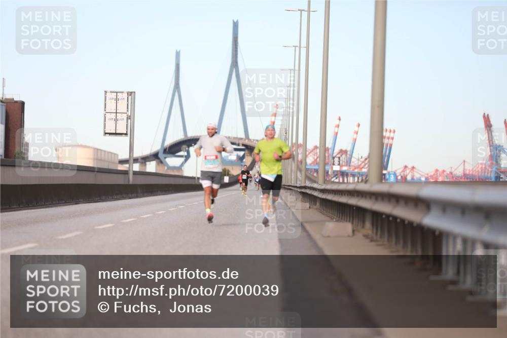 03.10.2024 - Köhlbrandbrückenlauf Fuchs,  Jonas http://msf.ph/oto/7200039 03.10.2024 09:39:05 Position 3  meine-sportfotos.de
