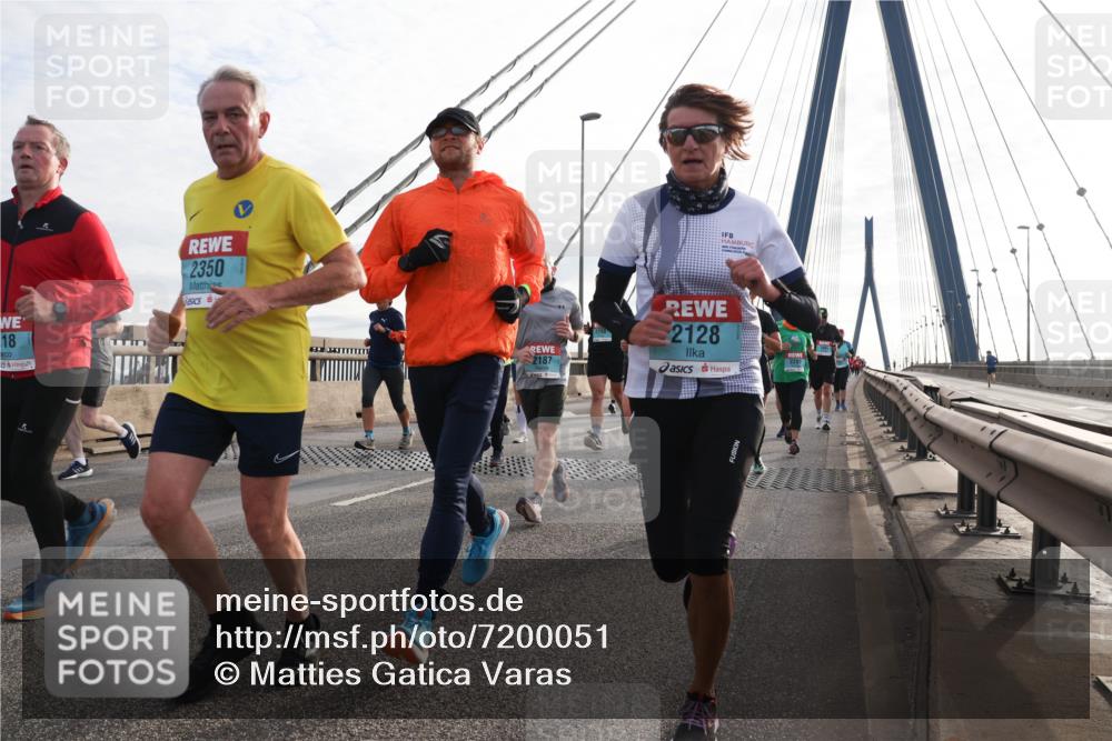 03.10.2024 - Köhlbrandbrückenlauf Matties Gatica Varas http://msf.ph/oto/7200051 03.10.2024 09:29:46 Position 2 18, 2350, 2187, 2128 meine-sportfotos.de