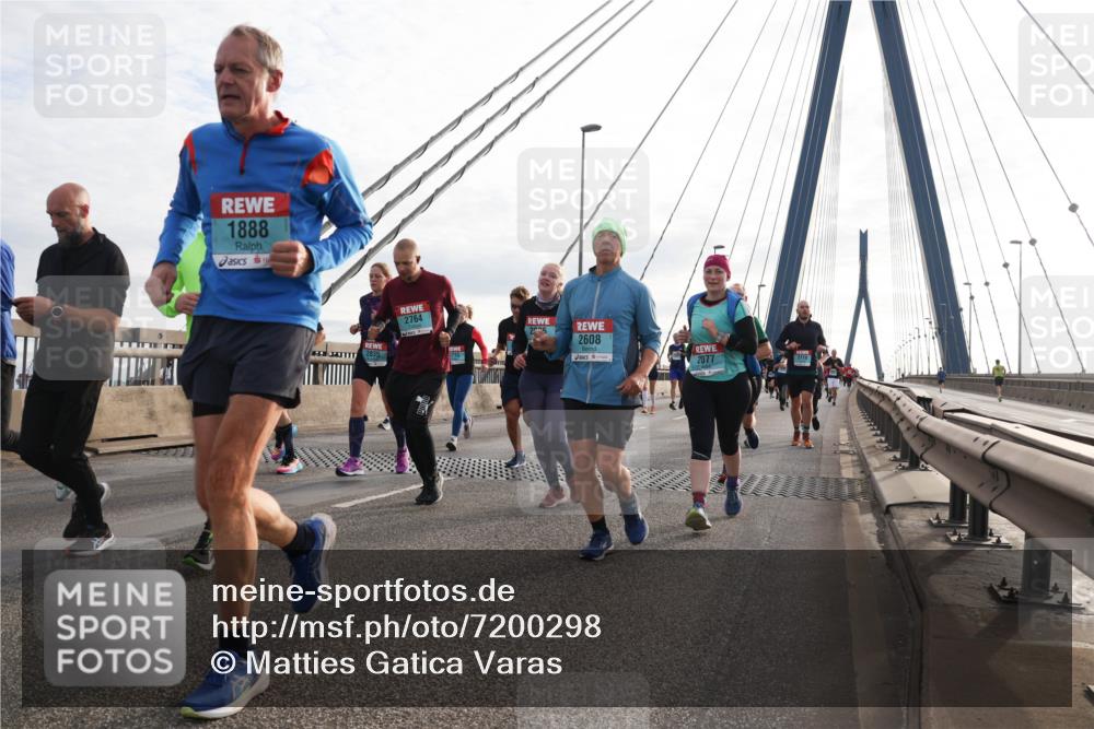 03.10.2024 - Köhlbrandbrückenlauf Matties Gatica Varas http://msf.ph/oto/7200298 03.10.2024 09:29:51 Position 2 1888, 2835, 2764, 25, 2608, 2077 meine-sportfotos.de