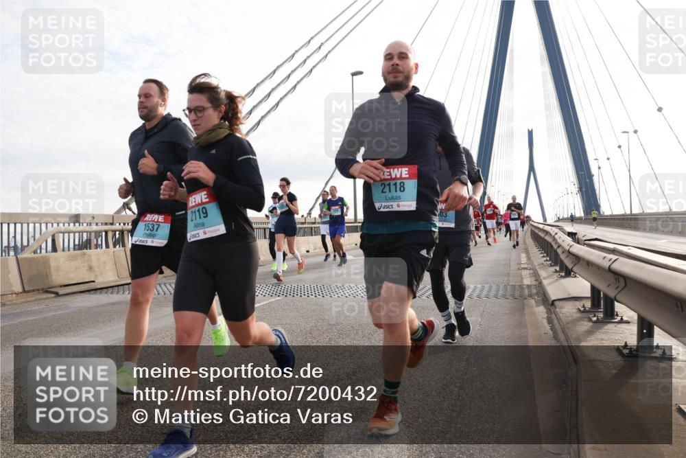 03.10.2024 - Köhlbrandbrückenlauf Matties Gatica Varas http://msf.ph/oto/7200432 03.10.2024 09:29:54 Position 2 1537, 2119, 2118, 03 meine-sportfotos.de