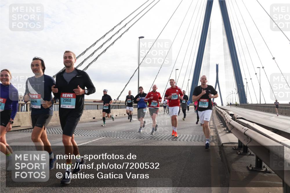 03.10.2024 - Köhlbrandbrückenlauf Matties Gatica Varas http://msf.ph/oto/7200532 03.10.2024 09:29:59 Position 2 124, 2968, 1476, 1959, 2964 meine-sportfotos.de