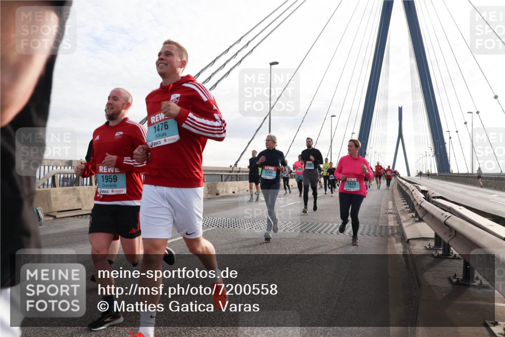 03.10.2024 - Köhlbrandbrückenlauf Matties Gatica Varas http://msf.ph/oto/7200558 03.10.2024 09:30:01 Position 2 1959, 1476, 2741, 1570 meine-sportfotos.de