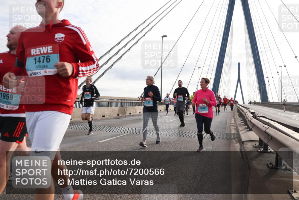 03.10.2024 - Köhlbrandbrückenlauf Matties Gatica Varas http://msf.ph/oto/7200566 03.10.2024 09:30:01 Position 2 1959, 1476, 2330, 2741, 1570 meine-sportfotos.de