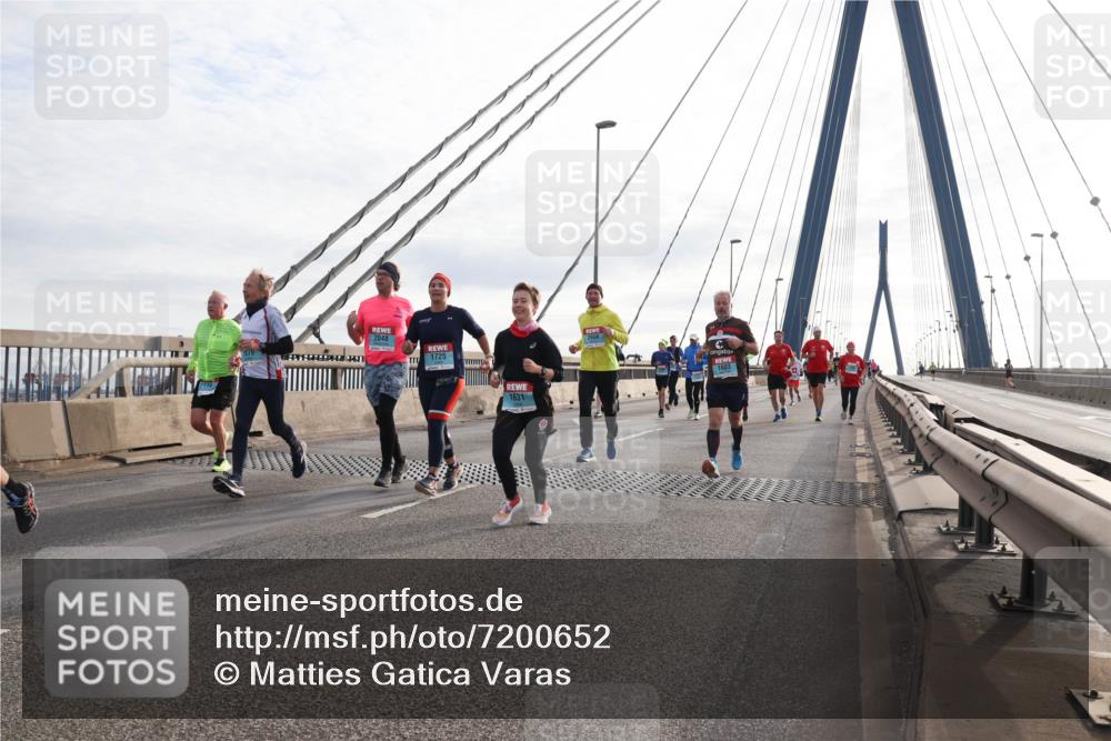 03.10.2024 - Köhlbrandbrückenlauf Matties Gatica Varas http://msf.ph/oto/7200652 03.10.2024 09:30:05 Position 2 2048, 1725, 1631, 2654 meine-sportfotos.de