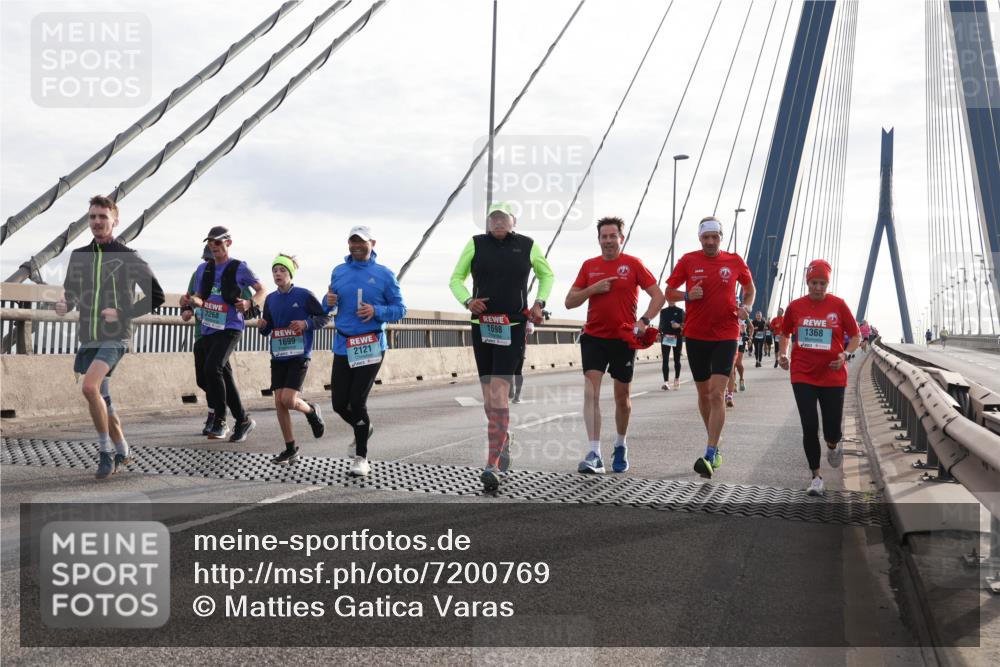 03.10.2024 - Köhlbrandbrückenlauf Matties Gatica Varas http://msf.ph/oto/7200769 03.10.2024 09:30:08 Position 2 2268, 1698, 1699, 1368, 2121 meine-sportfotos.de