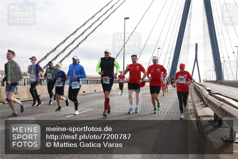 03.10.2024 - Köhlbrandbrückenlauf Matties Gatica Varas http://msf.ph/oto/7200787 03.10.2024 09:30:09 Position 2 2268, 2468, 1699, 1698, 1368, 2121 meine-sportfotos.de
