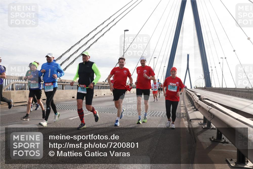 03.10.2024 - Köhlbrandbrückenlauf Matties Gatica Varas http://msf.ph/oto/7200801 03.10.2024 09:30:09 Position 2 1699, 2121, 1698, 1368 meine-sportfotos.de