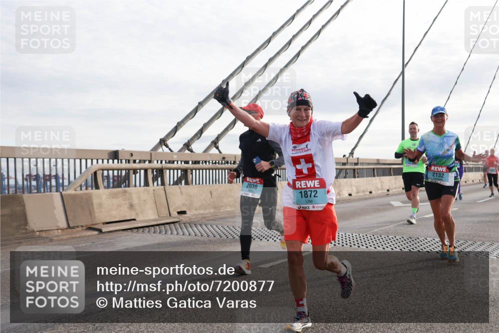 03.10.2024 - Köhlbrandbrückenlauf Matties Gatica Varas http://msf.ph/oto/7200877 03.10.2024 09:30:13 Position 2 2030, 2, 1872, 2132 meine-sportfotos.de
