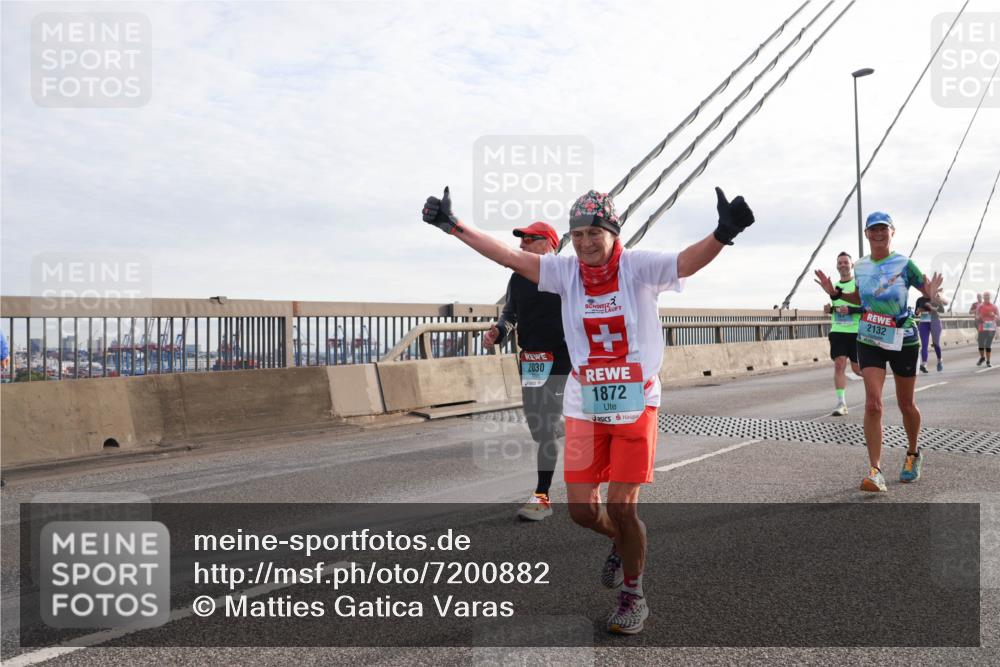 03.10.2024 - Köhlbrandbrückenlauf Matties Gatica Varas http://msf.ph/oto/7200882 03.10.2024 09:30:13 Position 2 2132, 2030, 1872 meine-sportfotos.de