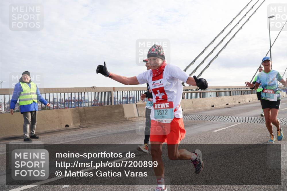 03.10.2024 - Köhlbrandbrückenlauf Matties Gatica Varas http://msf.ph/oto/7200899 03.10.2024 09:30:14 Position 2 203, 1872, 2132 meine-sportfotos.de