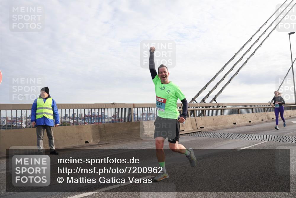 03.10.2024 - Köhlbrandbrückenlauf Matties Gatica Varas http://msf.ph/oto/7200962 03.10.2024 09:30:16 Position 2 2841 meine-sportfotos.de