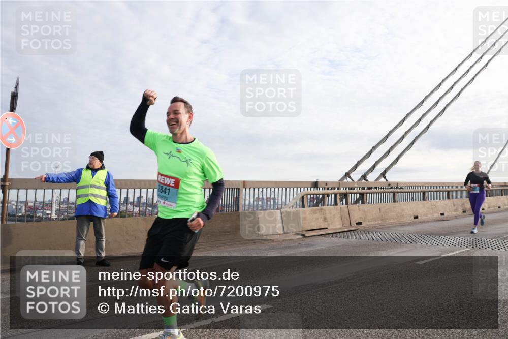 03.10.2024 - Köhlbrandbrückenlauf Matties Gatica Varas http://msf.ph/oto/7200975 03.10.2024 09:30:16 Position 2 2841 meine-sportfotos.de