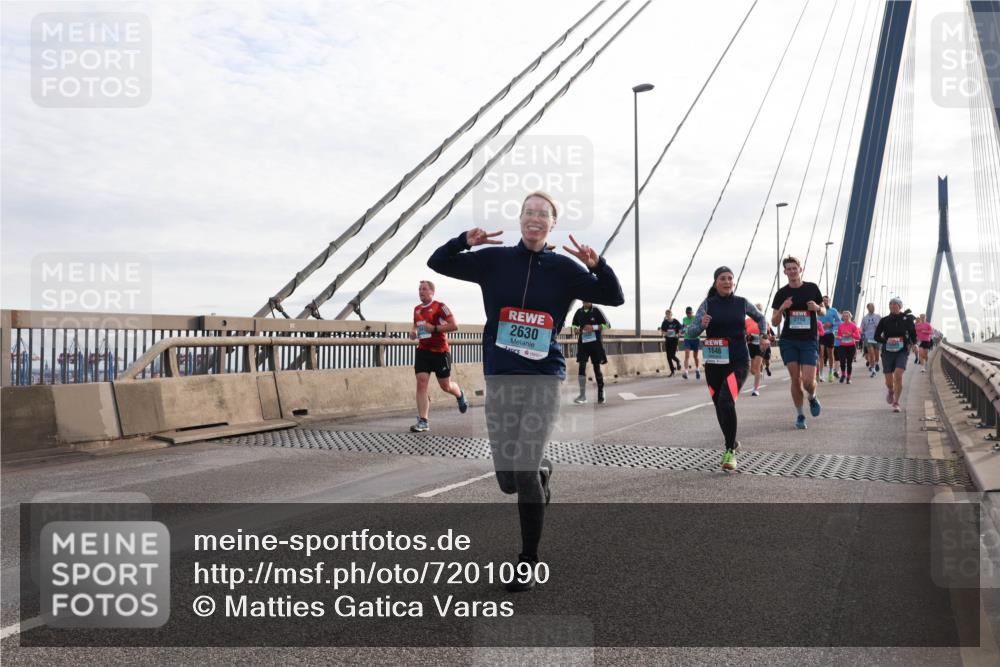 03.10.2024 - Köhlbrandbrückenlauf Matties Gatica Varas http://msf.ph/oto/7201090 03.10.2024 09:30:20 Position 2 2630, 1648, 2715 meine-sportfotos.de