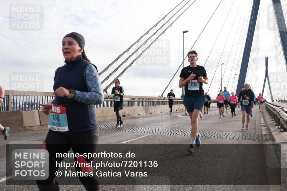 03.10.2024 - Köhlbrandbrückenlauf Matties Gatica Varas http://msf.ph/oto/7201136 03.10.2024 09:30:21 Position 2 168, 3440, 2715, 1946 meine-sportfotos.de