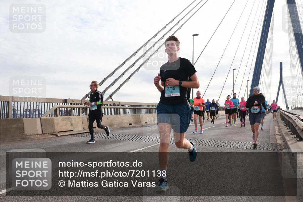 03.10.2024 - Köhlbrandbrückenlauf Matties Gatica Varas http://msf.ph/oto/7201138 03.10.2024 09:30:22 Position 2 2715, 1946 meine-sportfotos.de