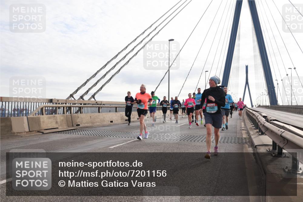 03.10.2024 - Köhlbrandbrückenlauf Matties Gatica Varas http://msf.ph/oto/7201156 03.10.2024 09:30:23 Position 2 1946 meine-sportfotos.de