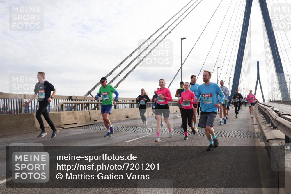 03.10.2024 - Köhlbrandbrückenlauf Matties Gatica Varas http://msf.ph/oto/7201201 03.10.2024 09:30:25 Position 2 2309, 2493, 1134 meine-sportfotos.de