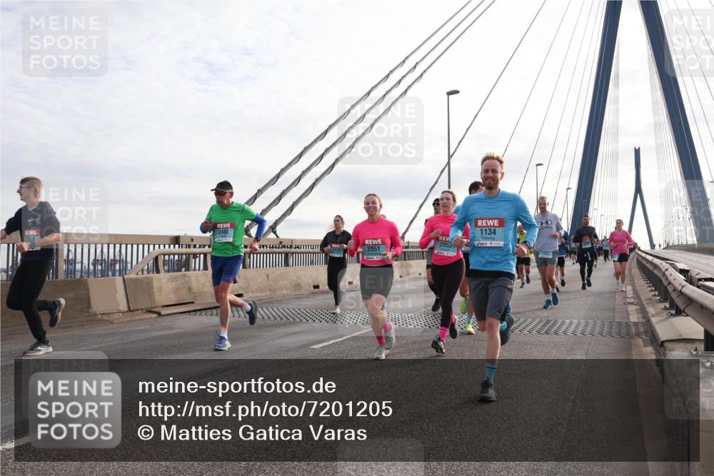 03.10.2024 - Köhlbrandbrückenlauf Matties Gatica Varas http://msf.ph/oto/7201205 03.10.2024 09:30:25 Position 2 2309, 2493, 1933, 2053, 2051, 1134 meine-sportfotos.de