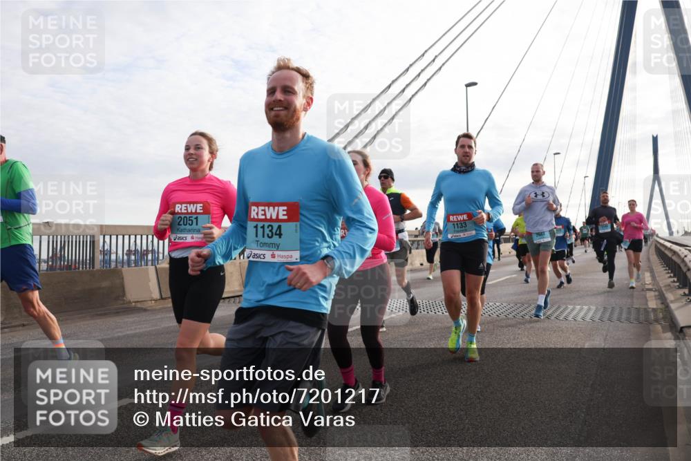 03.10.2024 - Köhlbrandbrückenlauf Matties Gatica Varas http://msf.ph/oto/7201217 03.10.2024 09:30:26 Position 2 2051, 1134, 1133, 2640 meine-sportfotos.de