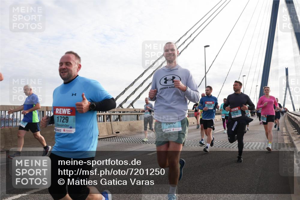 03.10.2024 - Köhlbrandbrückenlauf Matties Gatica Varas http://msf.ph/oto/7201250 03.10.2024 09:30:28 Position 2 1729, 2620, 1146 meine-sportfotos.de