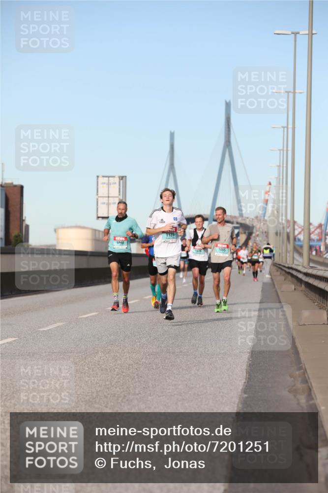 03.10.2024 - Köhlbrandbrückenlauf Fuchs,  Jonas http://msf.ph/oto/7201251 03.10.2024 09:39:46 Position 3 1248, 1125, 1055, 1076 meine-sportfotos.de