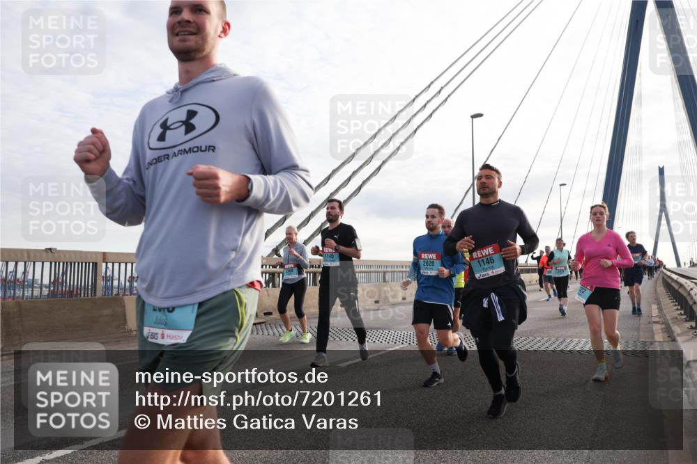 03.10.2024 - Köhlbrandbrückenlauf Matties Gatica Varas http://msf.ph/oto/7201261 03.10.2024 09:30:28 Position 2 1145, 2620, 1146 meine-sportfotos.de