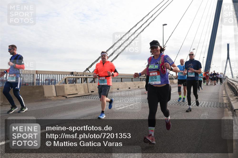 03.10.2024 - Köhlbrandbrückenlauf Matties Gatica Varas http://msf.ph/oto/7201353 03.10.2024 09:30:33 Position 2 2369, 1346, 1460, 2190, 2270 meine-sportfotos.de