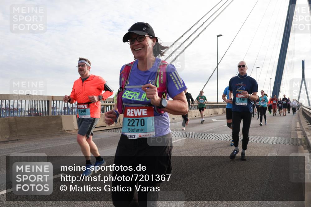 03.10.2024 - Köhlbrandbrückenlauf Matties Gatica Varas http://msf.ph/oto/7201367 03.10.2024 09:30:34 Position 2 1346, 2270, 2190 meine-sportfotos.de