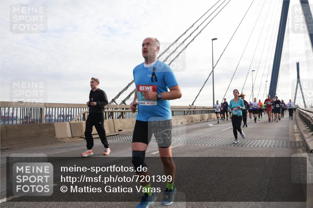 03.10.2024 - Köhlbrandbrückenlauf Matties Gatica Varas http://msf.ph/oto/7201399 03.10.2024 09:30:35 Position 2 3015 meine-sportfotos.de