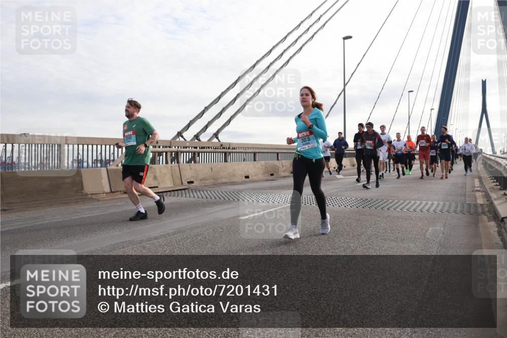03.10.2024 - Köhlbrandbrückenlauf Matties Gatica Varas http://msf.ph/oto/7201431 03.10.2024 09:30:36 Position 2 2242, 3015 meine-sportfotos.de